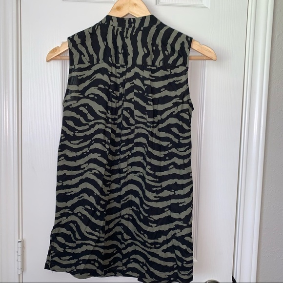Michael Kors V-Neck Zebra Animal Print Sequence Sleeveless Blouse size XS - Picture 4 of 6